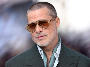 Brad Pitt megint új külsőre váltott, és annyira felismerhetetlen, hogy elmennénk mellette az utcán