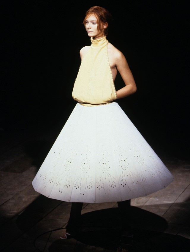 Alexander McQueen 1999 tavasz-nyár: No. 13.