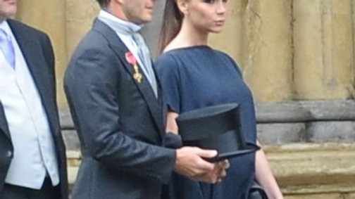 Victoria Beckham saját kreációban a királyi esküvőn