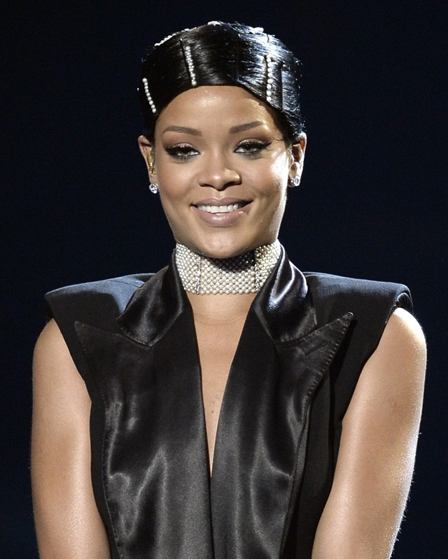 30 év: 30 eszméletlen frizura Rihannától!