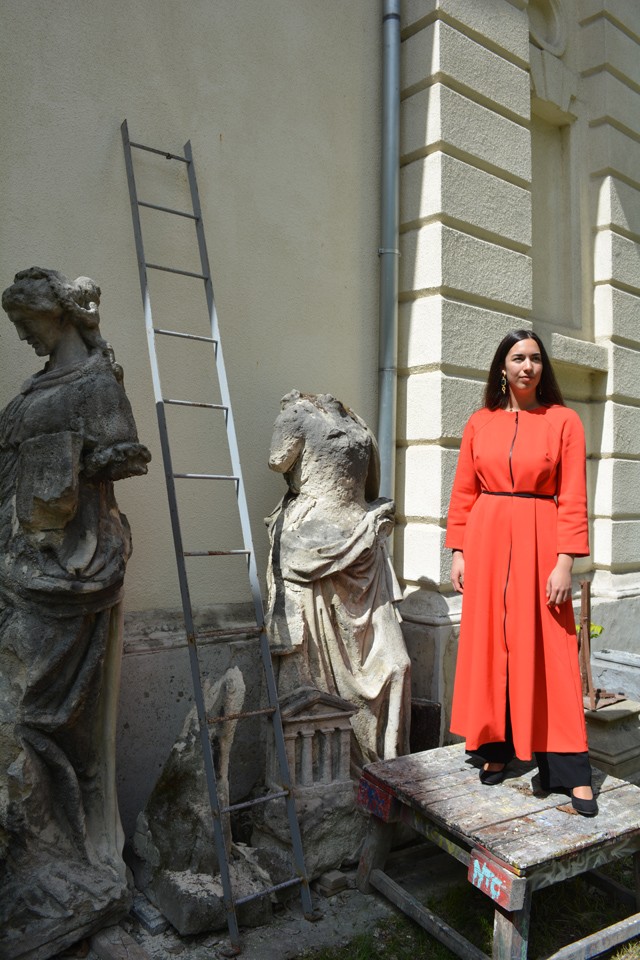 Egy fiatal tehetség: Lázár Lili kapszulakollekcióját a menekültek hagyományai inspiráltak