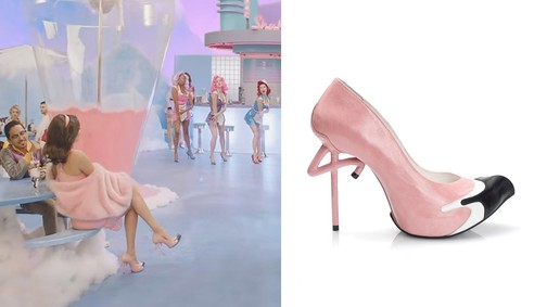 Lady Gaga és Taylor Swift cipője Pécsett látható a Cipőfantáziák című kiállításon
