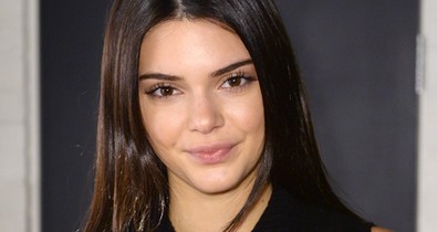 Botrány! Kendall Jenner fotóst vert