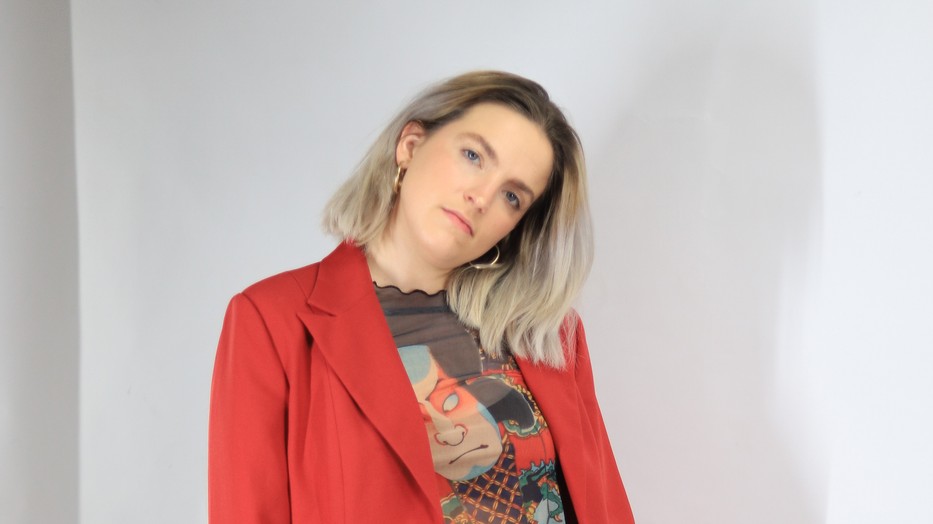 aZorka dalszerző-előadó nemcsak a tehetséges, hanem az öltözködése is különleges