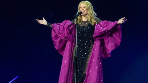 A Sziget Fesztiválon elcsíptük a géniuszt, aki 20 éve öltözteti Kylie Minogue-ot, és nem csalódtunk benne