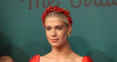 Diana hercegné unokahúga egyszerűen álomszép, Lady Amelia Spencer fürdőruhában élvezi a napsütést