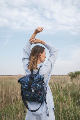 Sellei Lilla limitált kiadású táskája a Velencei-tó melletti élményekből inspirálódott