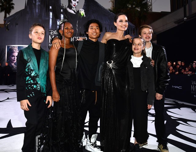 Angelina Jolie sosem volt még ilyen aranyos: gyerekeivel érkezett a vörös szőnyegre