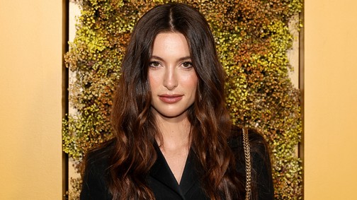 Ilyen gyönyörű volt Steve Jobs lánya az esküvőjén: a csipkés Givenchy ruha mesésen állt a menyasszonyon