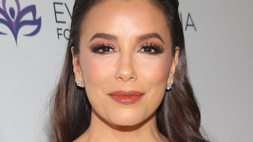 Eva Longoria szexi kivágott hátú ruhája egy igazi karácsonyi darab