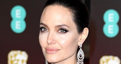 Angelina Jolie letisztult szettje elképesztően dögös
