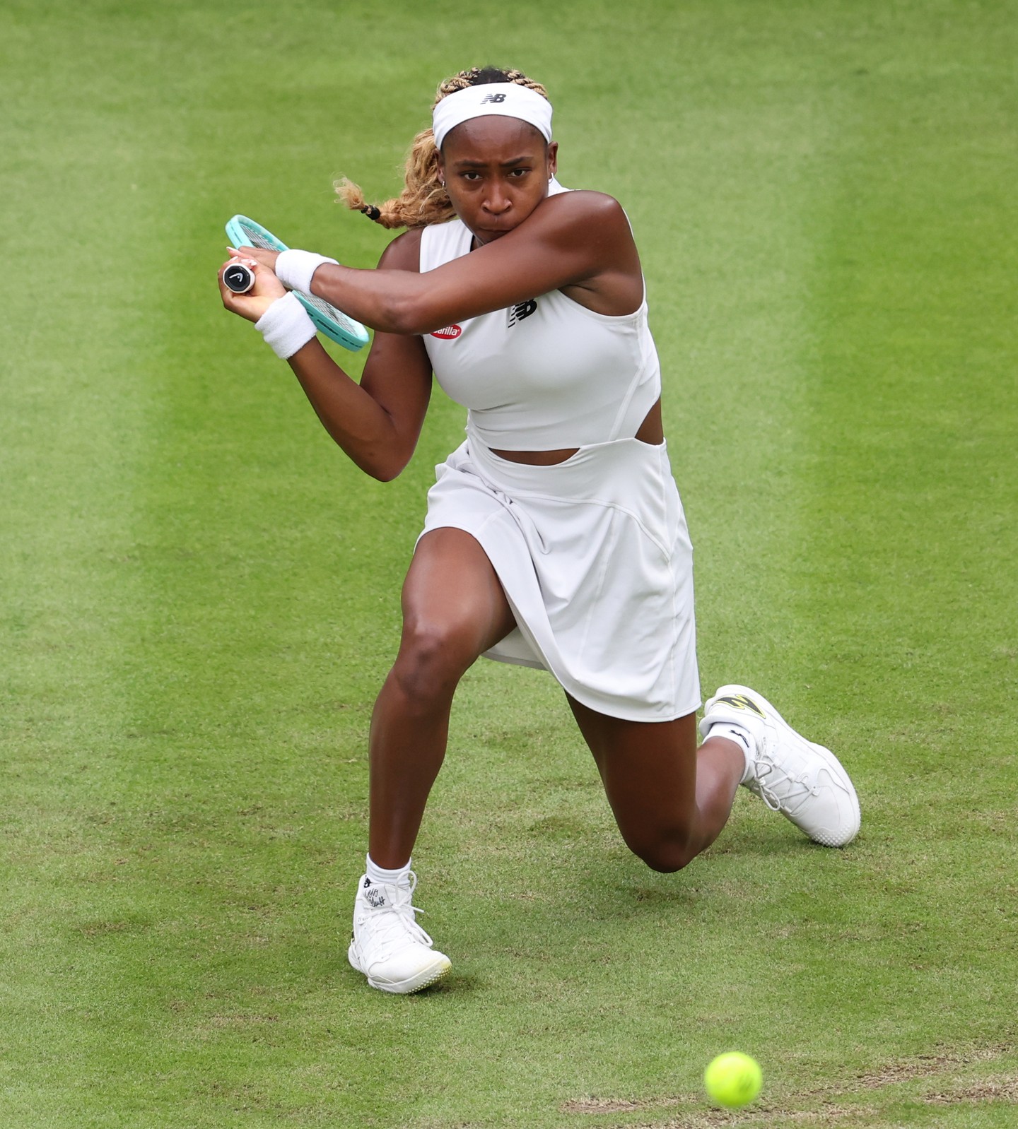 Coco Gauff az egyik legfiatalabb tehetség a kortárs játékosok között, aki nagyon szeret a pályán a játéka mellett a megjelenésével is kitűnni