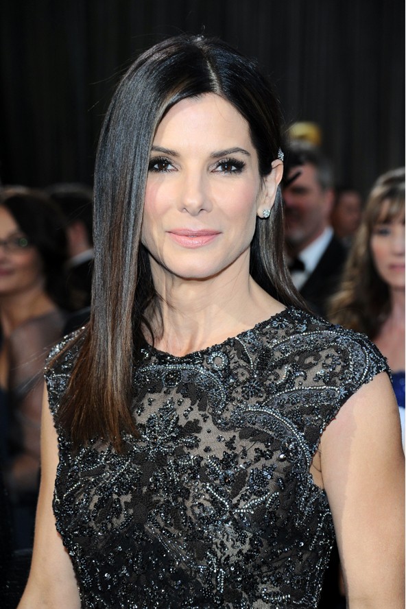 Sandra Bullock nem sokat változtatott a frizuráján az elmúlt 20 évben, de lehet, ez a sikerének a titka.