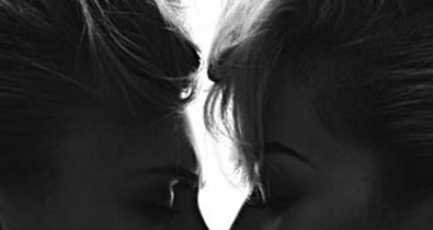 Barátnők csókváltása - a topmodell és Rita Ora pikáns képen