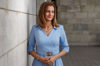 Stylistok mondták el a véleményüket Forsthoffer Ágnes stílusáról: „Igazi klasszikus first lady-vibe”