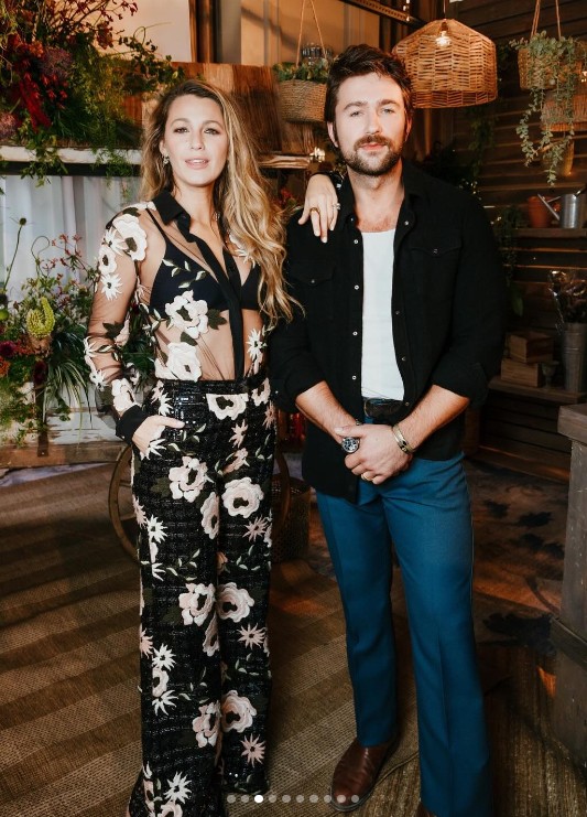 Blake Lively és kollégája, Brandon Sklenar