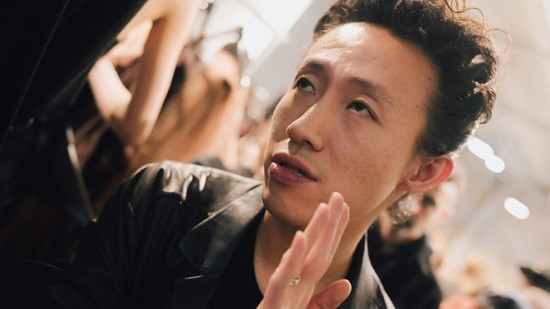 „A lélek nem arra való, hogy elpusztuljon" - Haute couture és az erodálódó idő: Robert Wun divatfilozófiája