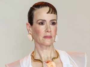 Az 50 éves Sarah Paulson meztelen szettje az egyik legbátrabb, amit valaha láttunk