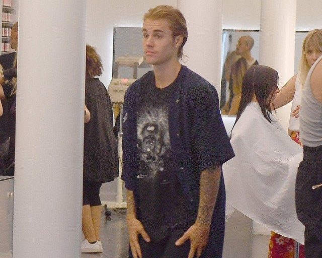 Justin Bieber a fodrásznál