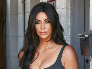 Megizzadt Kim Kardashian a melle alatt, de nem ér kinevetni!