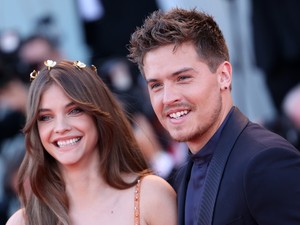 Fogadjunk, hogy azonnal belepirulsz majd Palvin Barbara és Dylan Sprouse szerelmes fotójába!