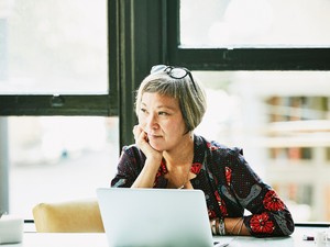 Egy felmérés szerint egy 60 éves magyar nő a munkaerőpiacon felannyi eséllyel sem indul, mint egy 34 éves