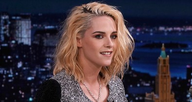 Kristen Stewart Diana hercegnőt idézte meg az egyik legutóbbi szettjével