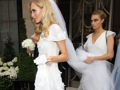 Poppy Delevingne csipkés Chanelben mondta a ki a boldogító igent