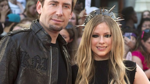 Esküvő: 10 évvel idősebb rockerhez ment feleségül Avril Lavigne