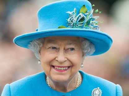 Imádjuk! A 94 éves Erzsébet királynő lóháton hagyta el a karantént