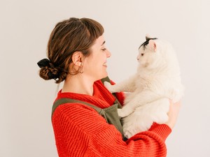 Belepusztulok a macskám elvesztésébe, de mások szerint titkolnom kellene - ki mondja, hogy egy kisállatot nem lehet ugyanúgy vagy akár jobban is szeretni, mint egy közeli családtagot?