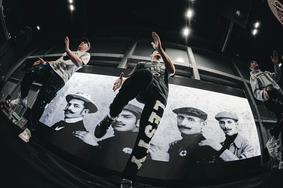 A New Universe nem csupán a divatról szól: a hiphop, a zene és az utcai kultúra ugyanúgy főszerepet kap, mint a legmenőbb sneakerek