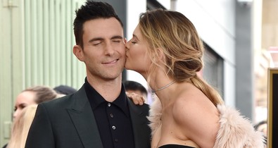 Adam Levine bevallotta, tényleg hónapokig csalta-e a várandós feleségét