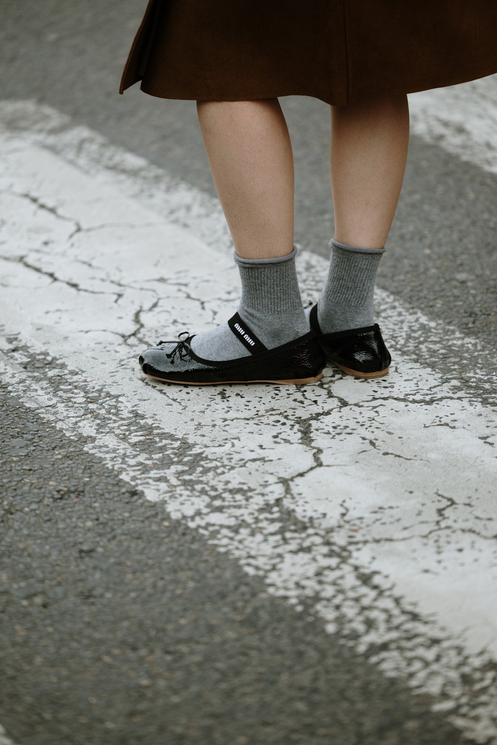 A pántos Mary Jane változatok valószínűleg a divatvilág legkeresettebb darabjai most