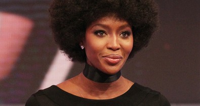 Imádjuk Naomi új afrofrizuráját!