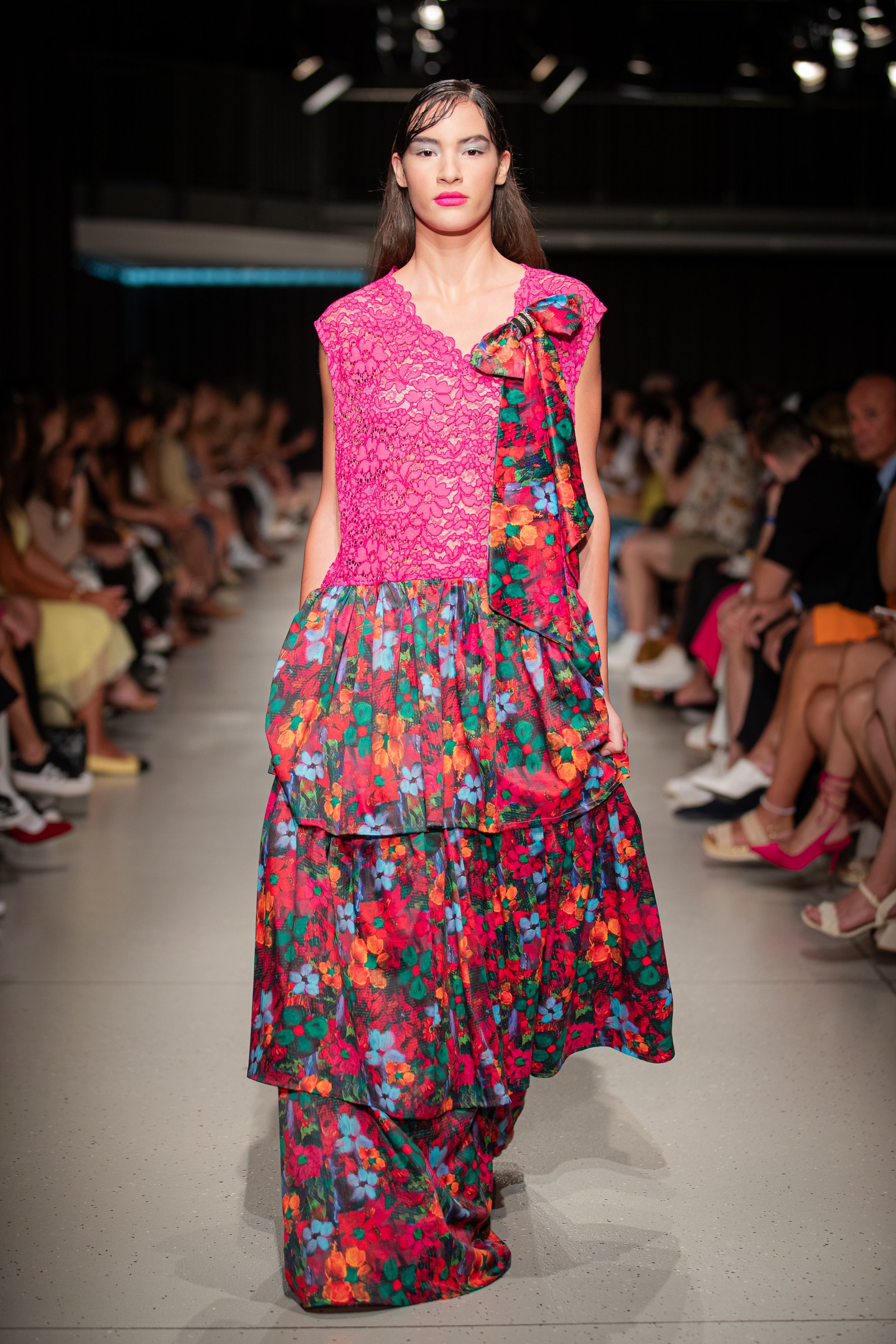 Romani Design 2025 tavasz-nyár kollekciójának bemutatója a BCEFW divathéten