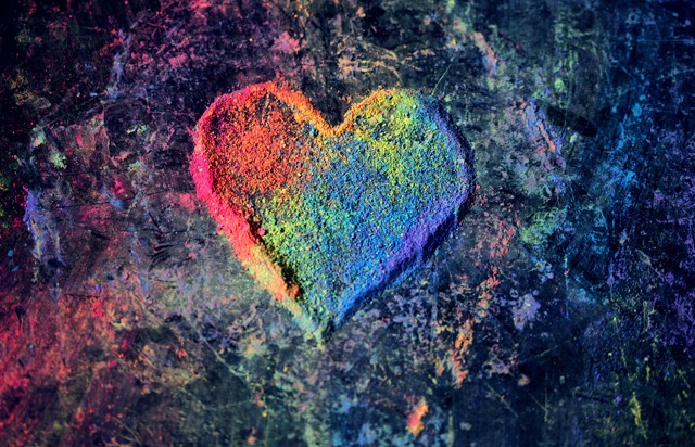 Légy büszke a szerelemre! Különleges darabokkal ünneplik a márkák a Pride hónapját