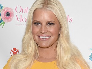 Jessica Simpson harmadik babáját várja, aminek egyik gyermeke annyira nem örül