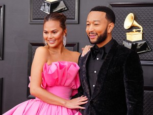 Chrissy Teigen első babafotója könnyeket csal majd a szemedbe