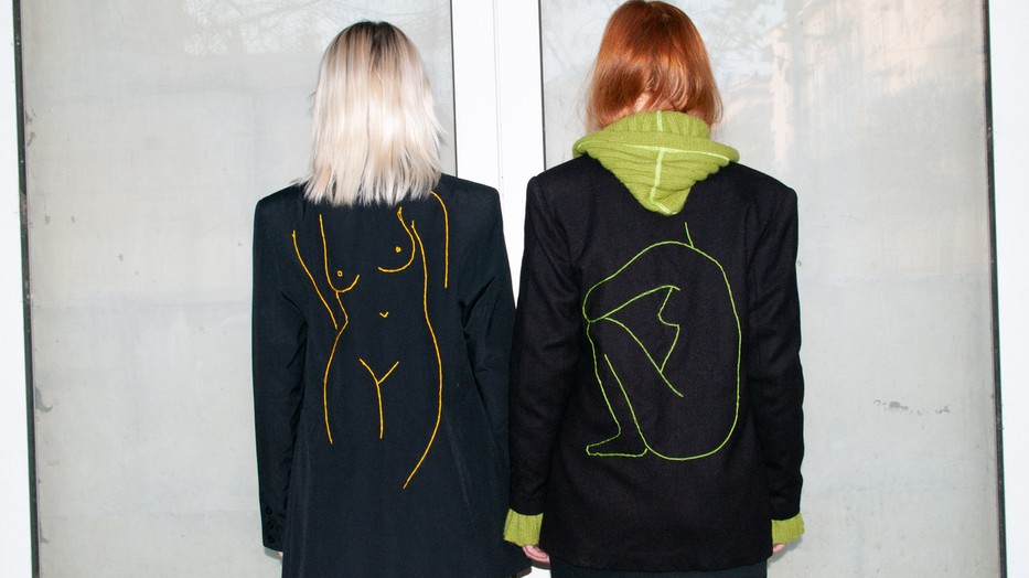 Újrahasznosított bőr kiegészítők és romantikus kötött darabok – ismerd meg Kain Eszter divattervezőt