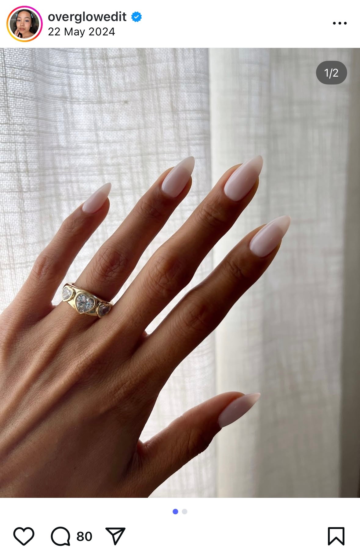 Világosítsd az árnyalatot a tiszta, szinte nude színű végeredményért! Ez az áttetsző dizájn a kókuszos körmök elengedhetetlen kelléke.