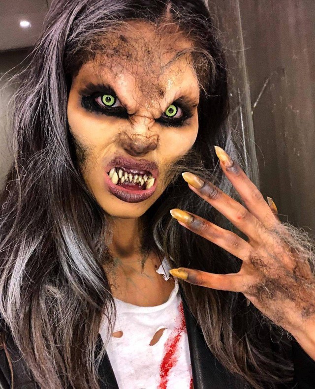 Sara Sampaio farkasember jelmezben