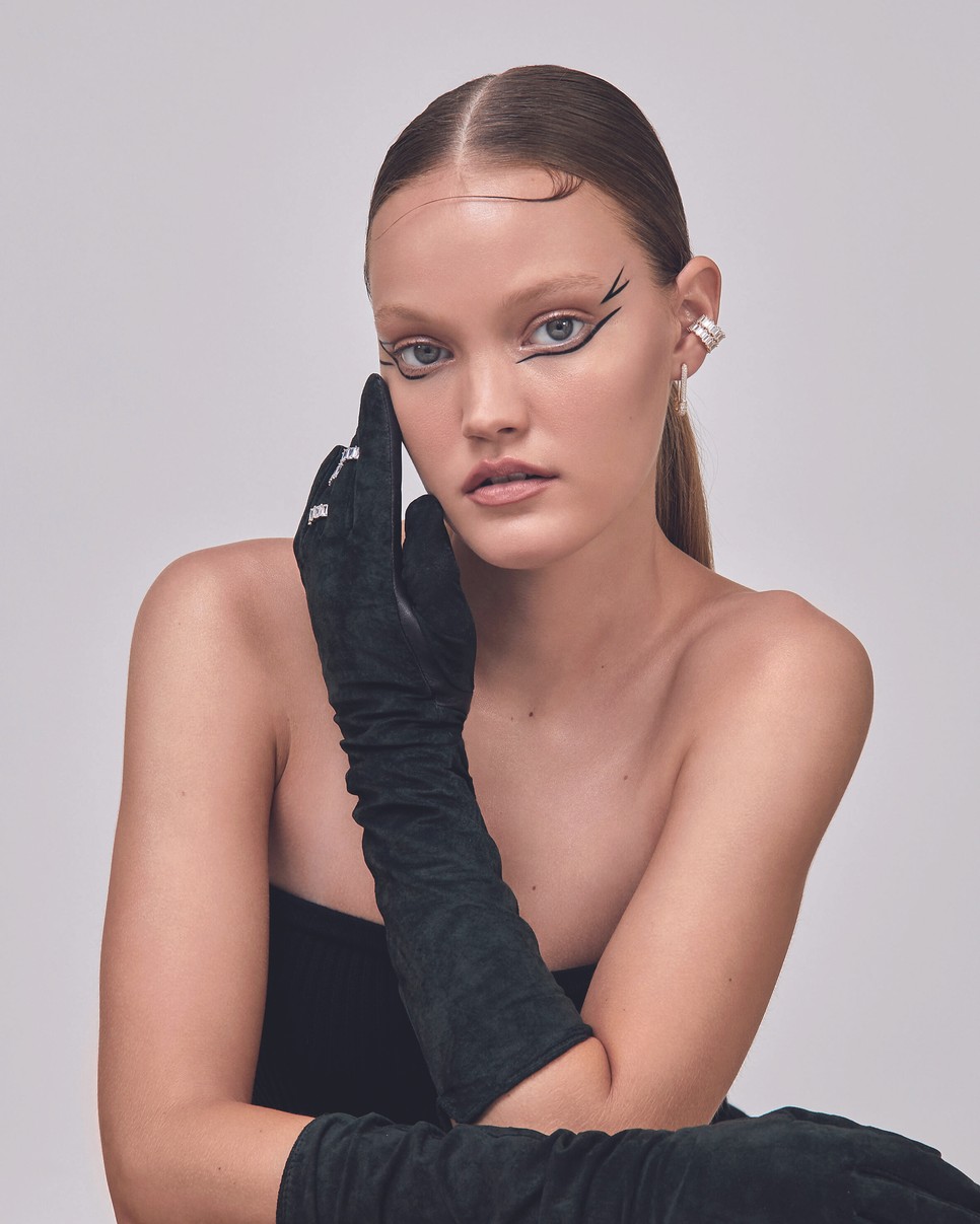 Ki mondta, hogy minden esetben szimmetrikus egy szép tusvonal?