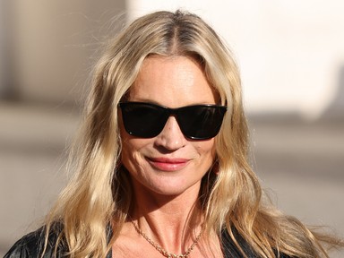 Így néz ki az 52 éves Kate Moss bikiniben, smink és filterek nélkül, teljesen természetesen