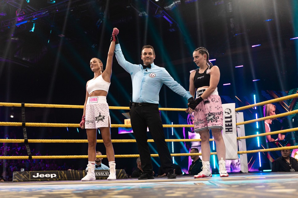 Balogh Edina a jól megérdemelt győzelme után a Sztárbox harmadik negyeddöntőjében