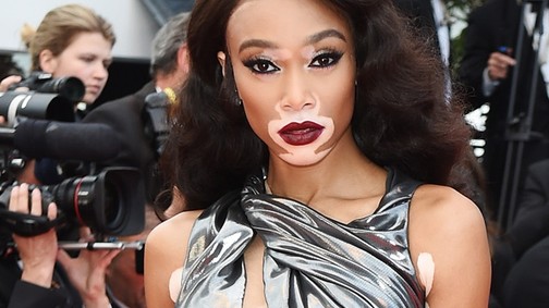 Ha azt gondolod láttál már hosszú uszályt, nézd meg Winnie Harlow ruháját!