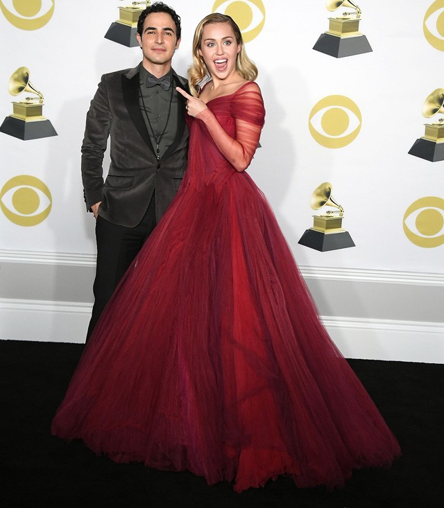 Zac Posen és Miley Cyrus a 2018-as Grammy-gálán