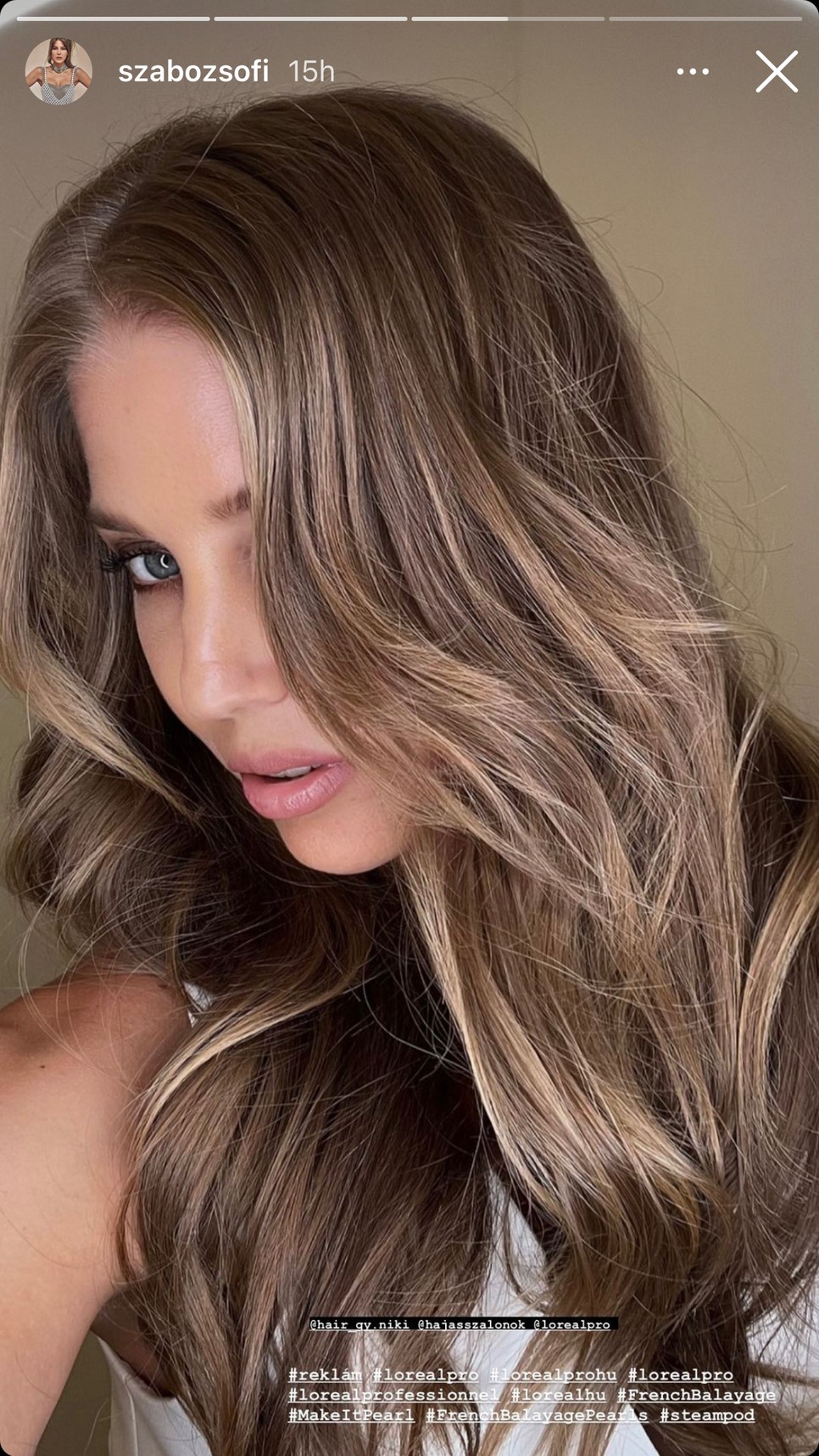 A finom kiemelések sokat világosítottak Szabó Zsófi hajszínén
