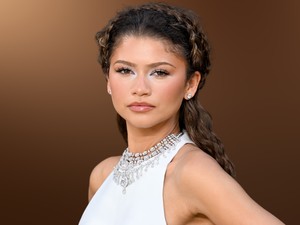 Zendaya meztelenfűzője egyszerre gyönyörű és zavarba ejtő, egy igazi műalkotás