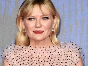 Kirsten Dunst ki sem látszott a fodrokból